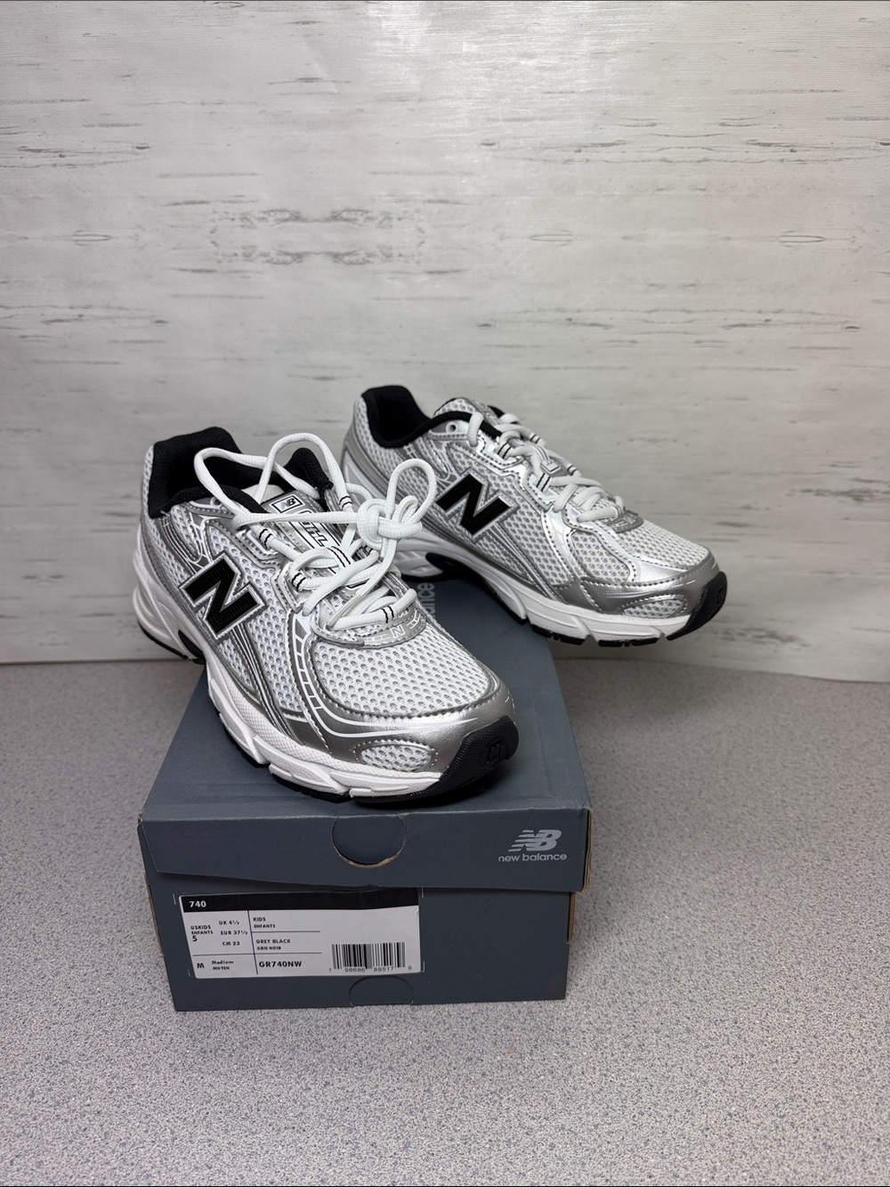 New Balance Men's Silver and White Athletic Running Shoes